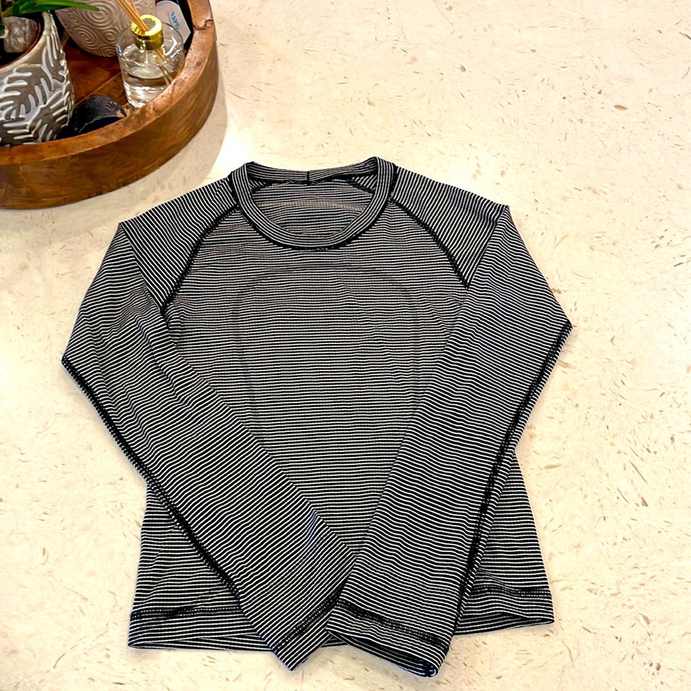 Lululemon swifty style long sleeve